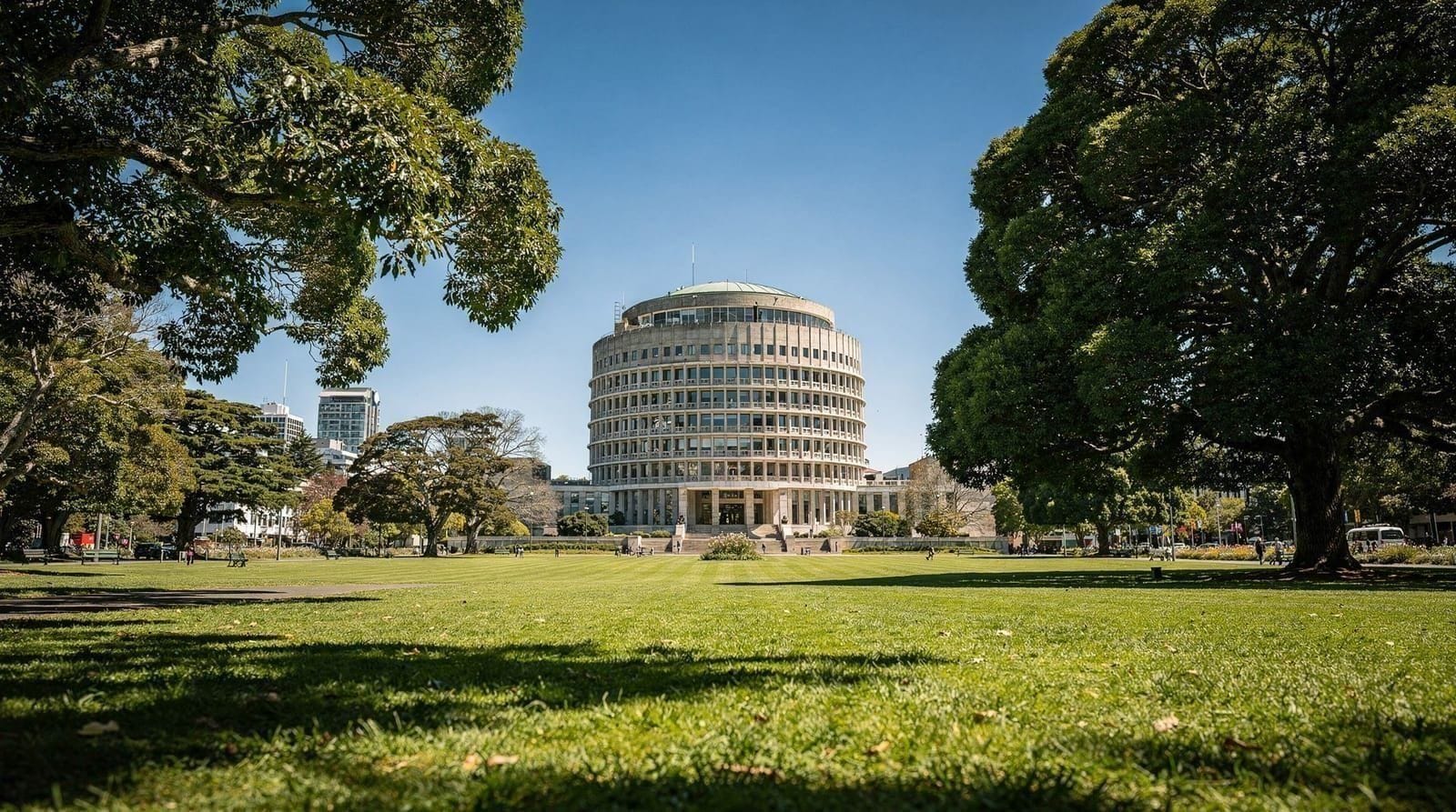 NZ Parliament & the Beehive tour guide — Free guided tours of NZ Parliament and the Beehive: how to book, tour times, wha