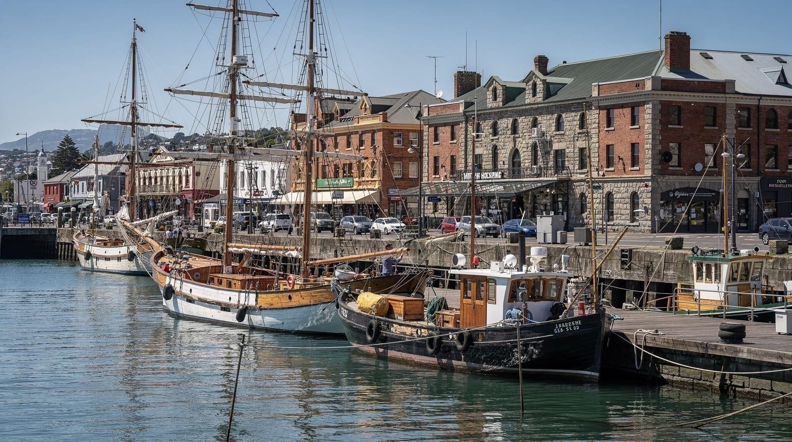 Wellington maritime heritage guide — Wellington's maritime heritage: Te Whanganui-a-Tara's Māori history, 1840s settl